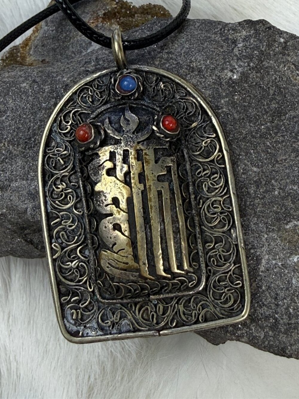 Silver Tone Tibetan Pendant Amulet Ghau Stone Necklace 22.5"
